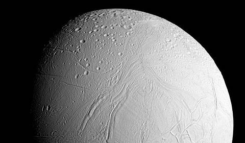 480px-PIA17202_-_Approaching_Enceladus.jpg