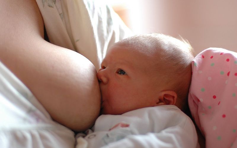 800px-Breastfeeding_a_baby.JPG